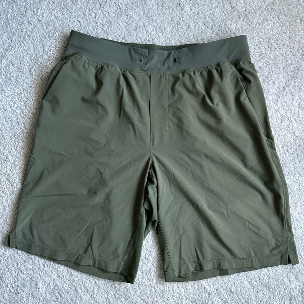 Lululemon The Short in Size L 7.5” liner less short